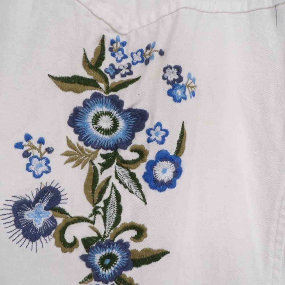 Back In The Saddle Women's Embroidered Western Drop Hem Button Top - size S - Picture 9 of 15